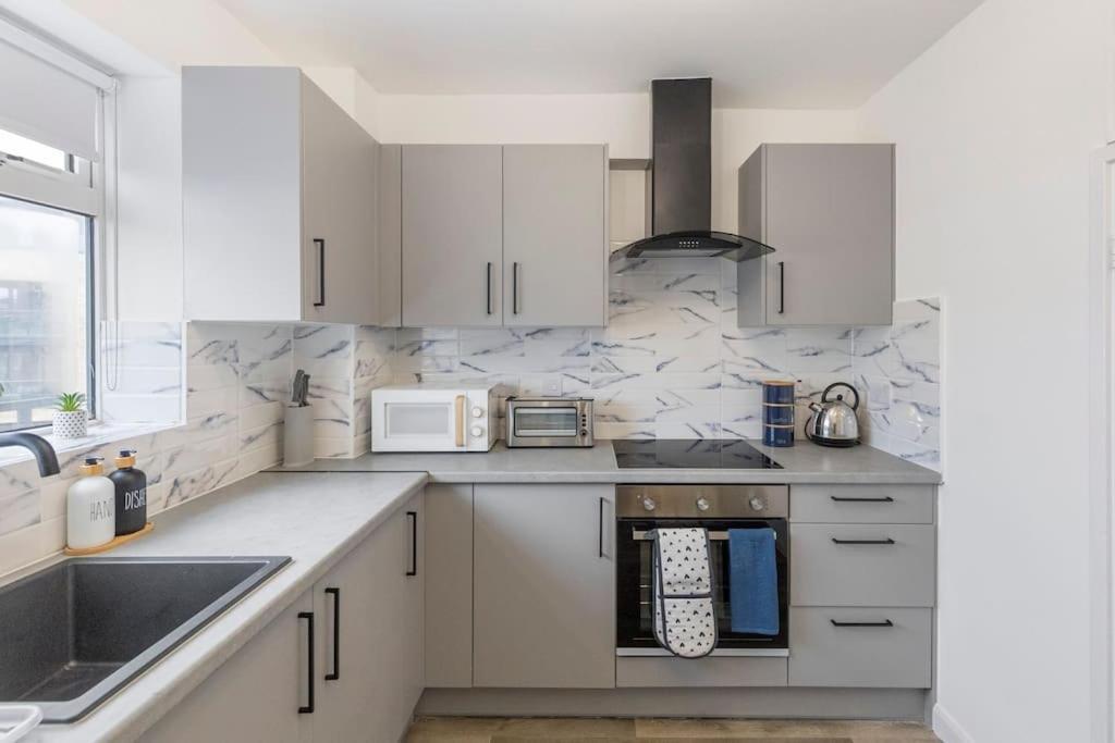 Shard View 2Br Next Tower Bridge Apartment London Exterior photo