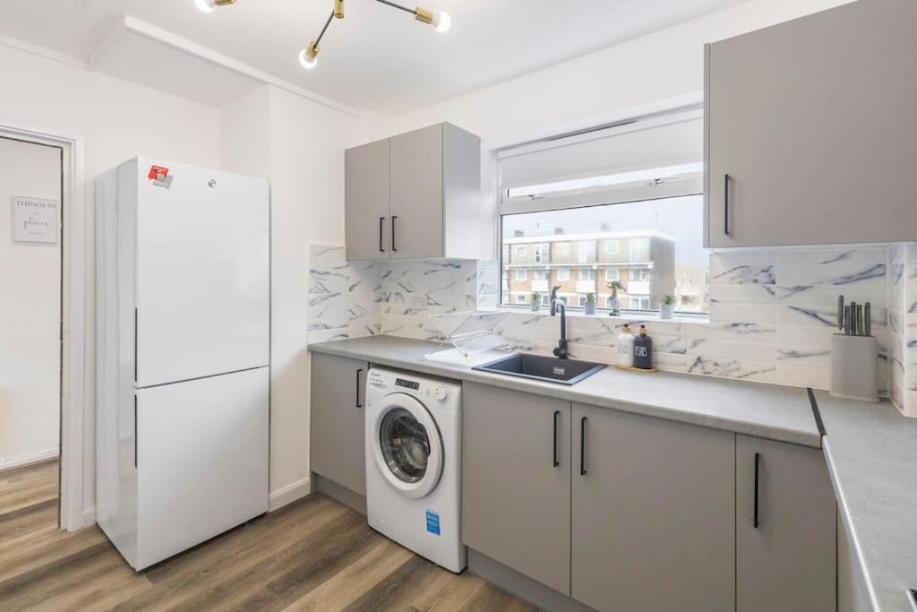 Shard View 2Br Next Tower Bridge Apartment London Exterior photo